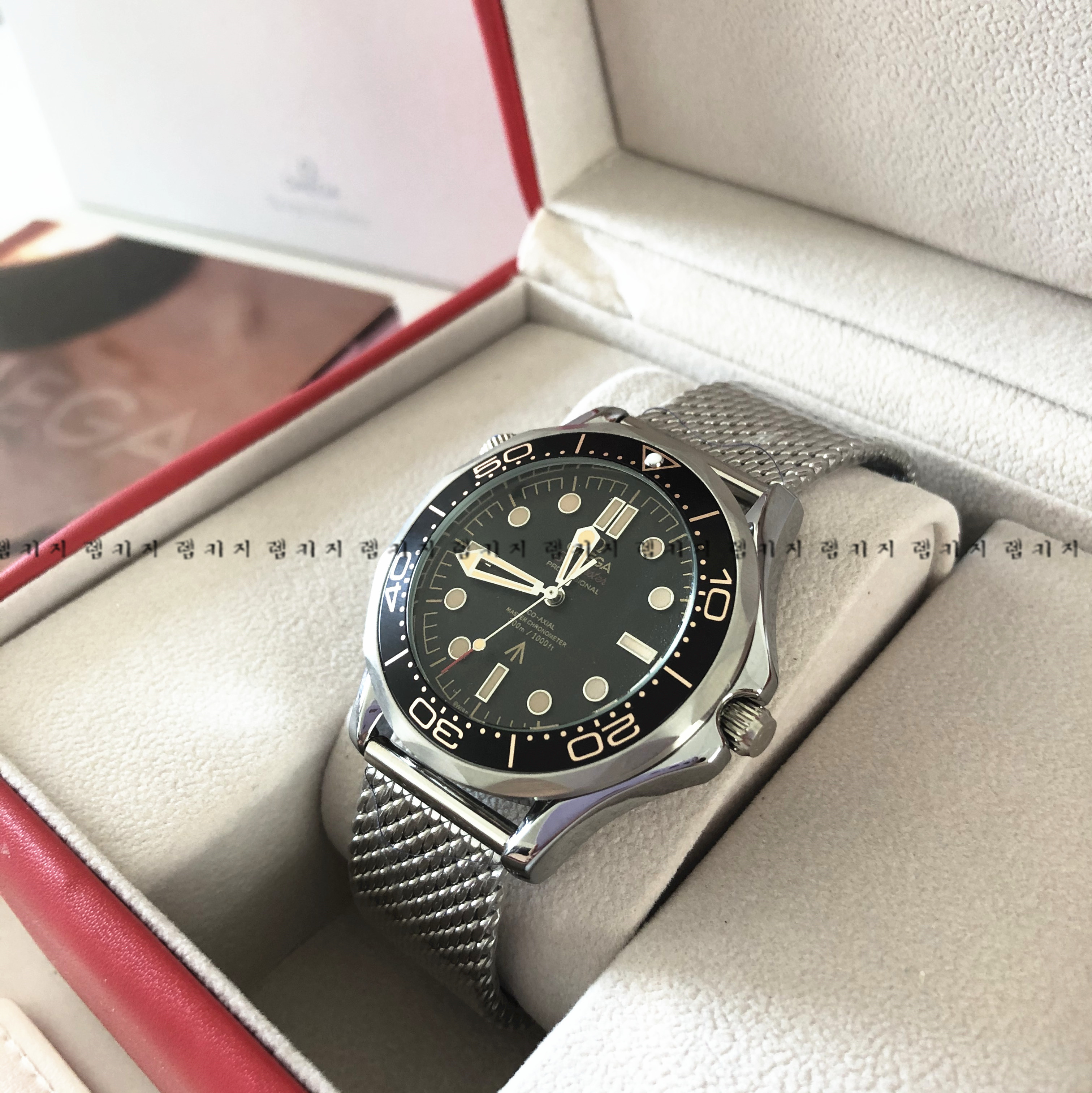 오메가 씨마스터 007에디션 메쉬스트랩 시계